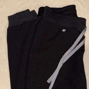 Figs Zamora petite joggers Black